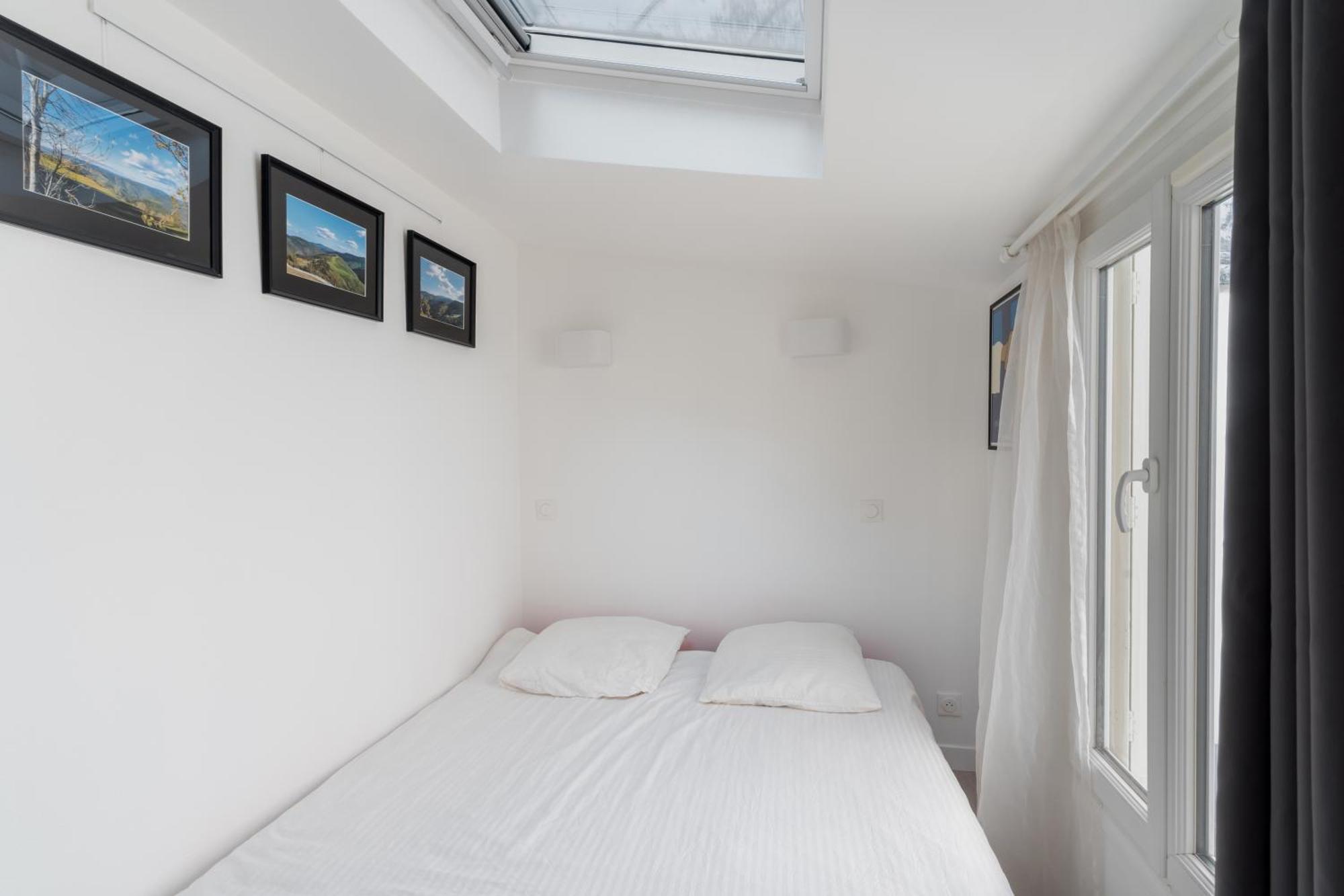 Cozy And Modern In Apartment Paris