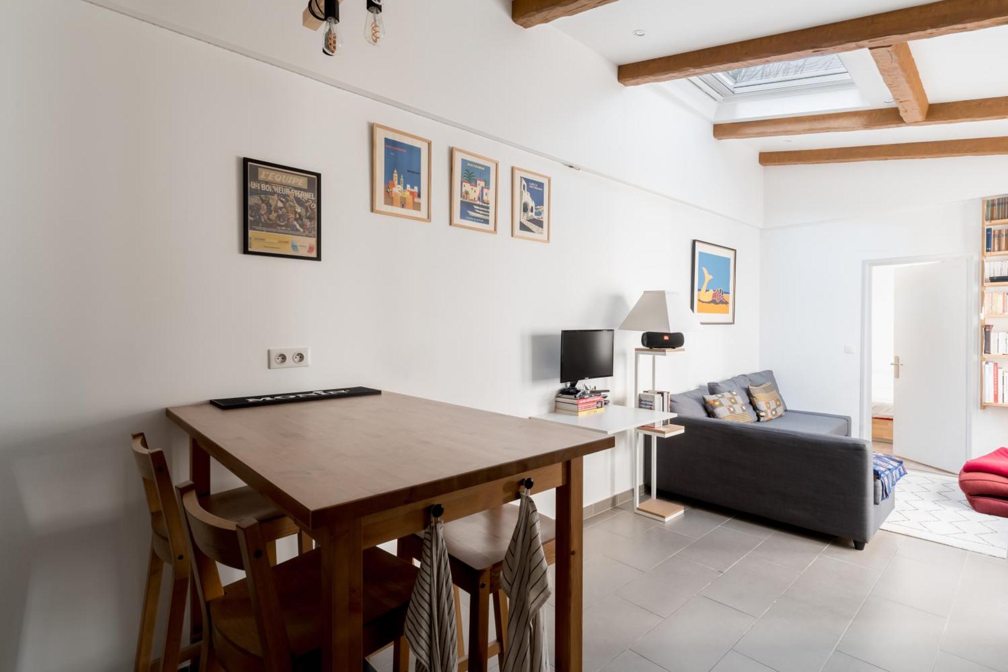 Apartment Cozy And Modern In