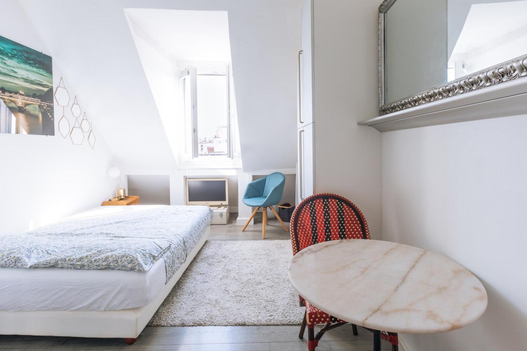 Apartment Very For 2 In Paris