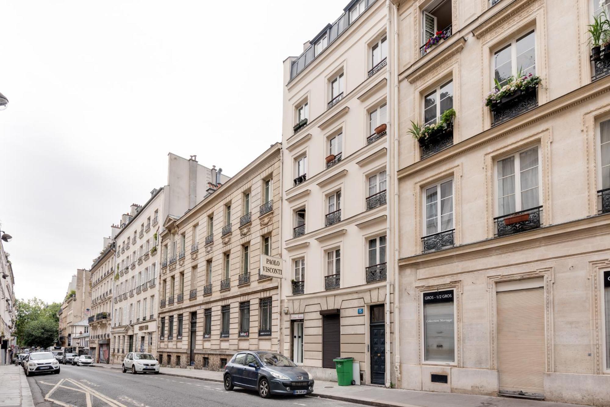 2pers#republique#paris 3 * Paris