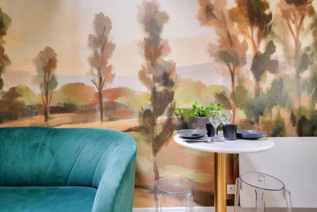 Superb And Design Near The Eiffel Tower Paris