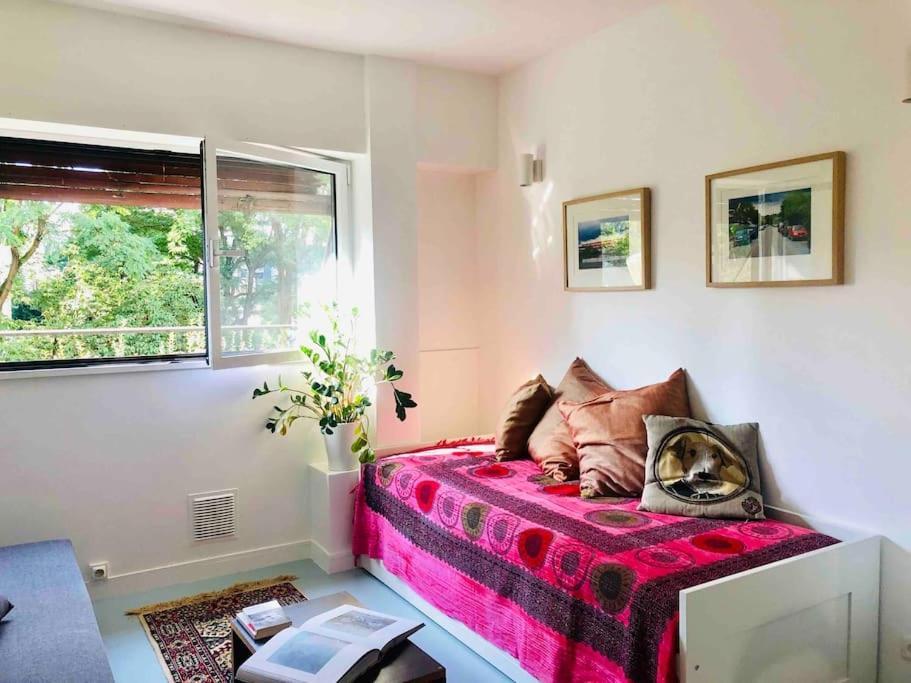 Appartement Studio, 11, Parc De Belleville *