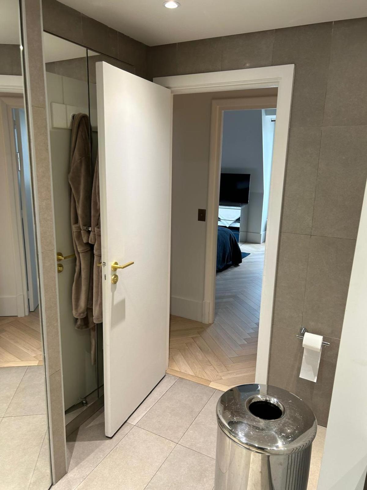 Apartment Luxueux Metro George V - Hermes - Champs-elysees - Arc De Triomphe Paris