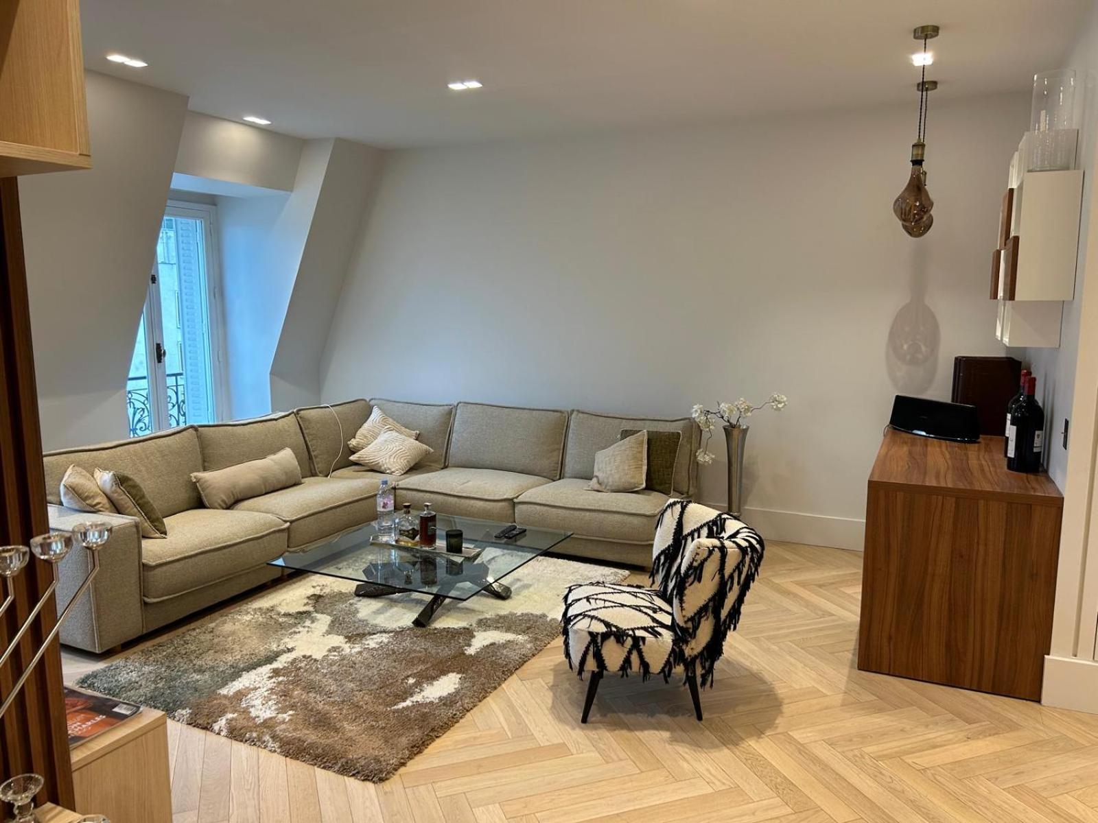 Apartment Luxueux Metro George V - Hermes - Champs-elysees - Arc De Triomphe *