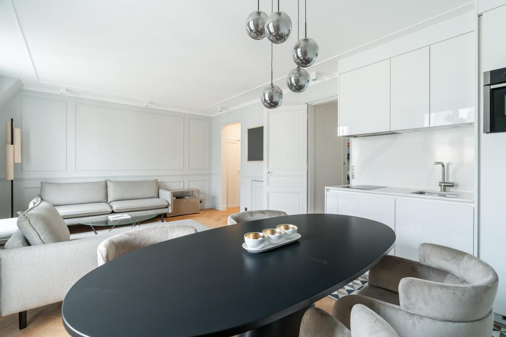 De Luxe Centre Paris