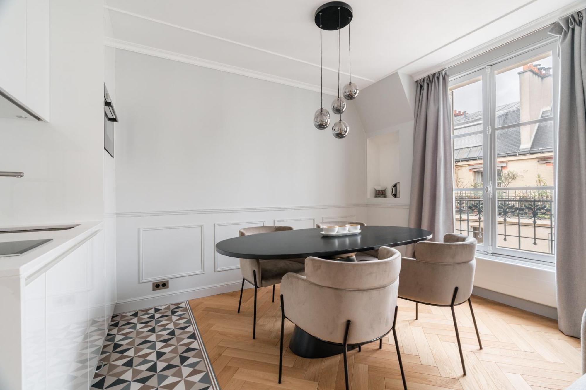 De Luxe Centre Paris