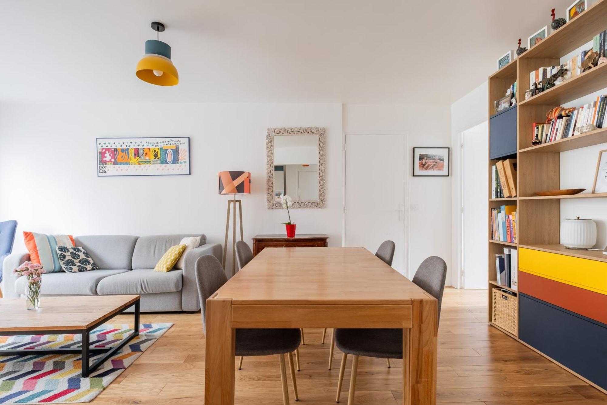 Veeve - Parisian Pop Art Apartment