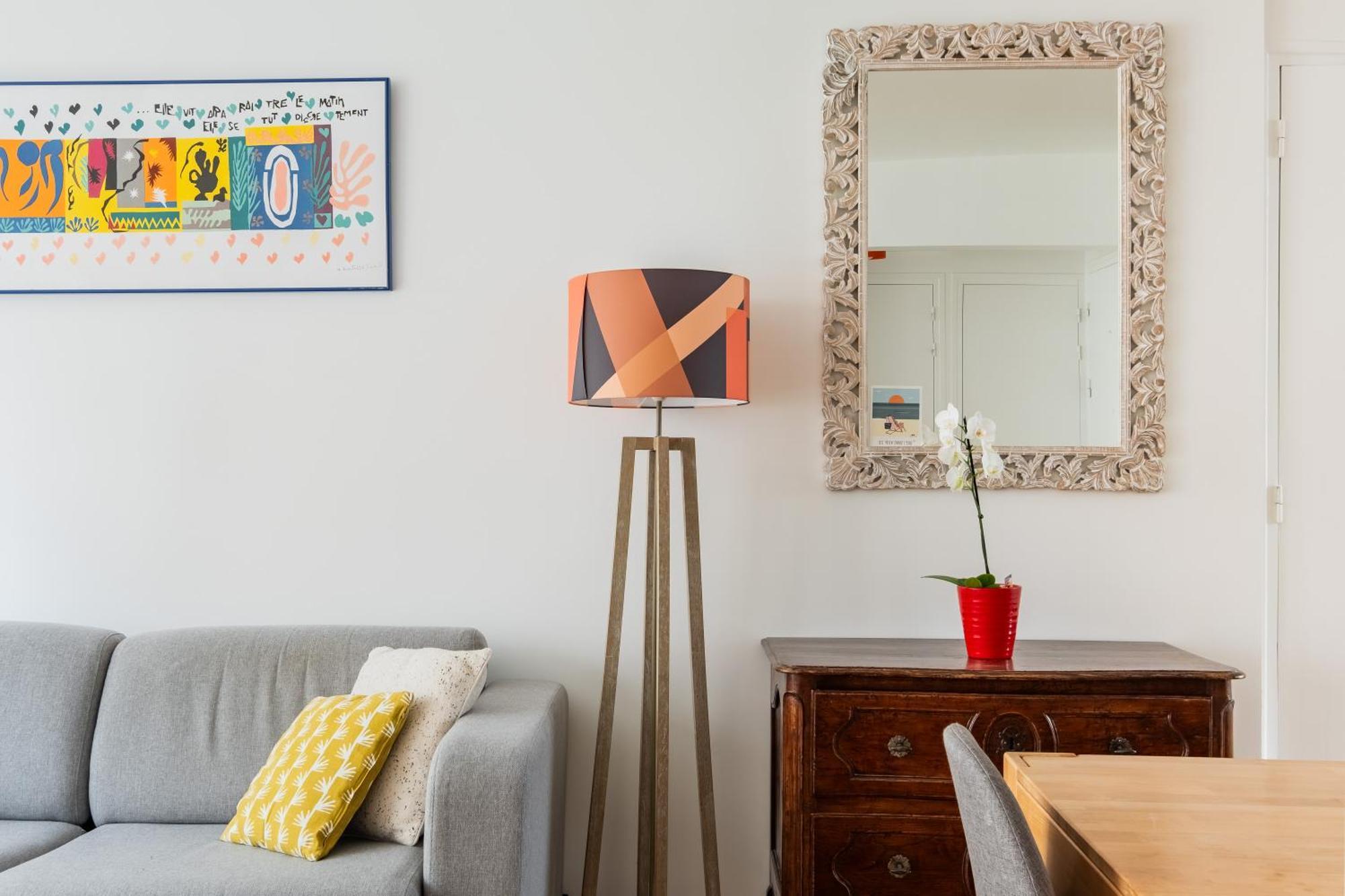 Veeve - Parisian Pop Art Apartment Paris