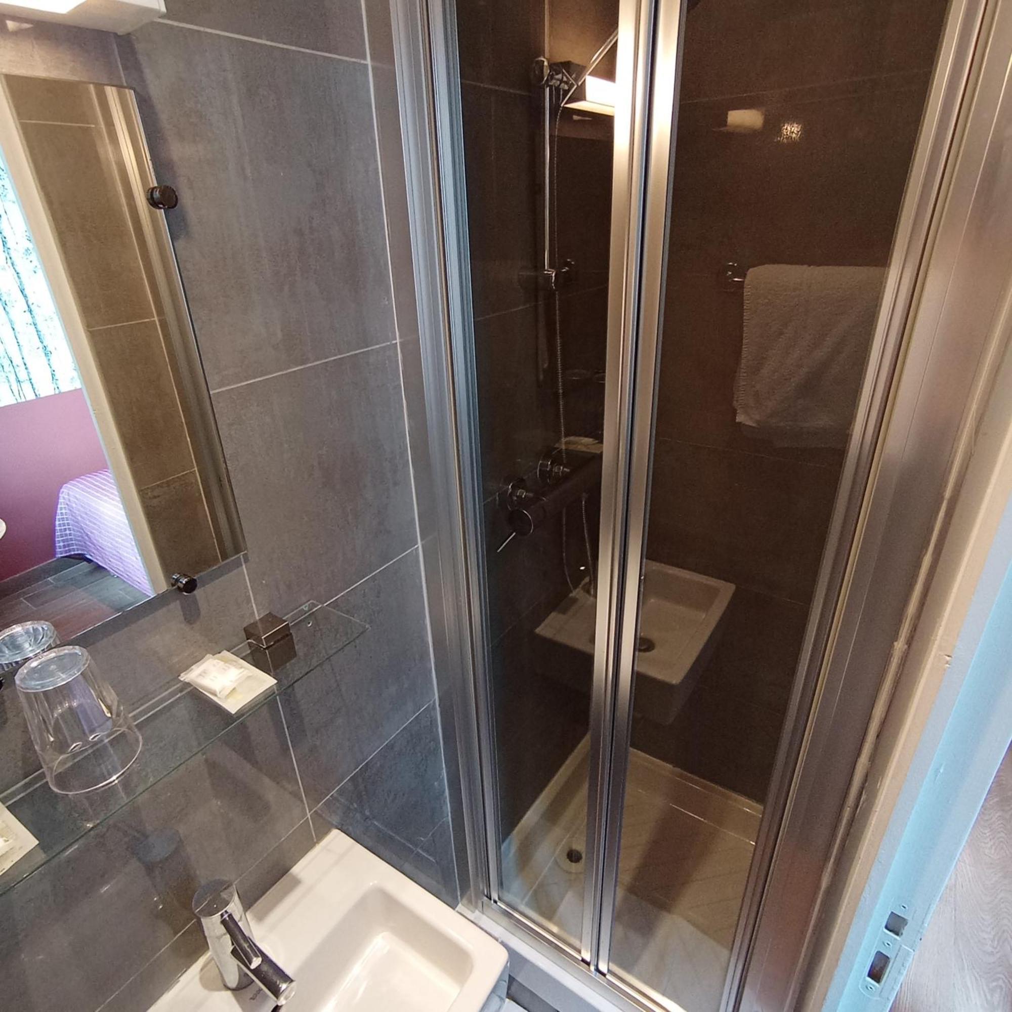 Caulaincourt Montmartre By Hiphophostels Auberge de jeunesse *