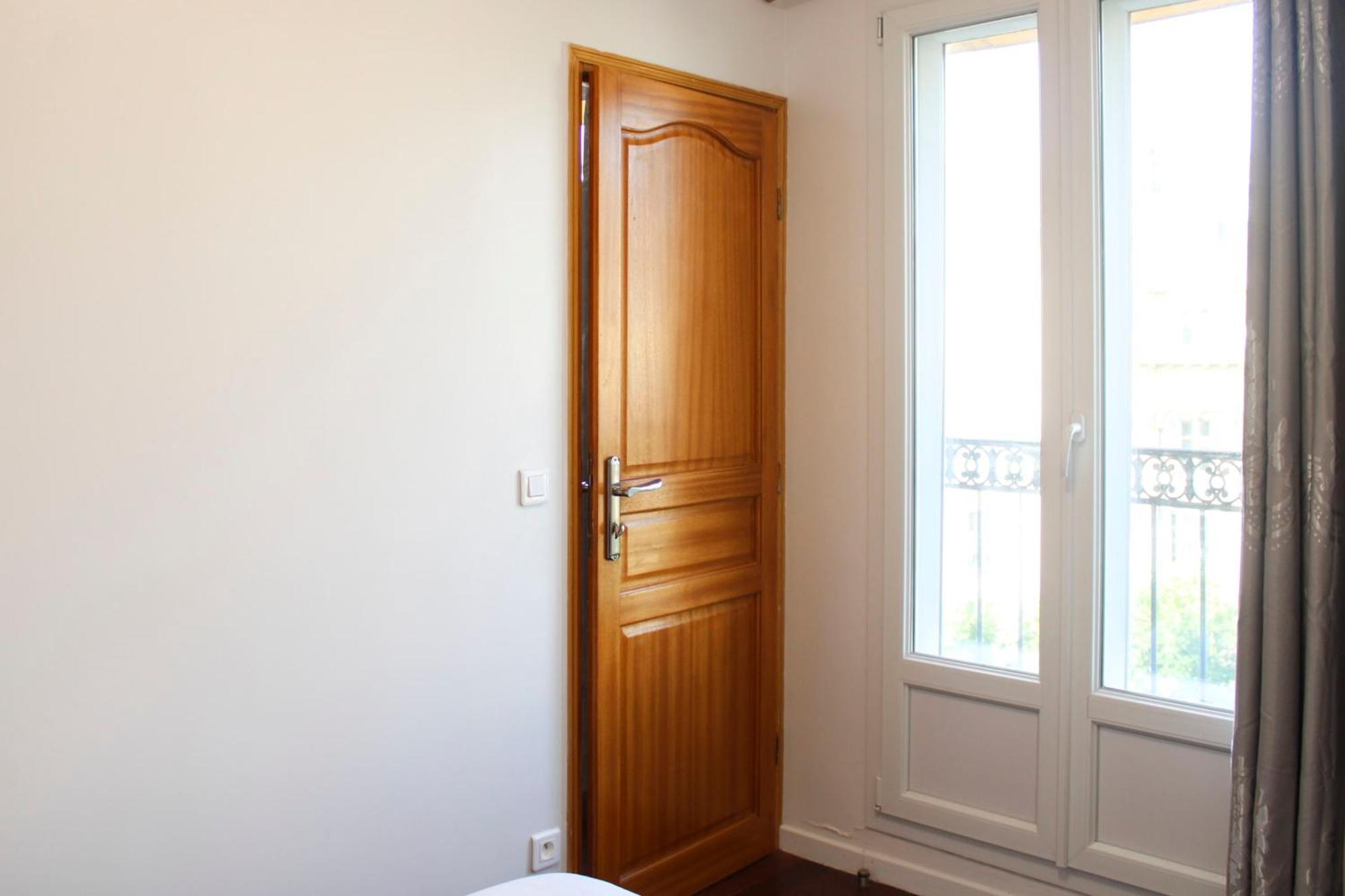 Apartment Beautiful And Spacious In The 10th *