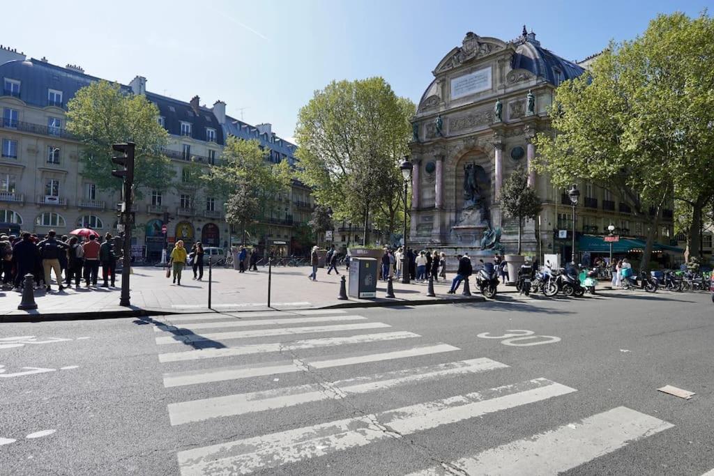 Sunny Notre Dame Apartment