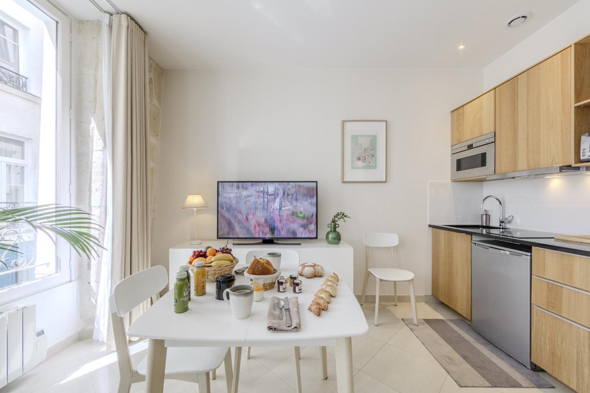 Apartment Jardin Saint Honore Paris