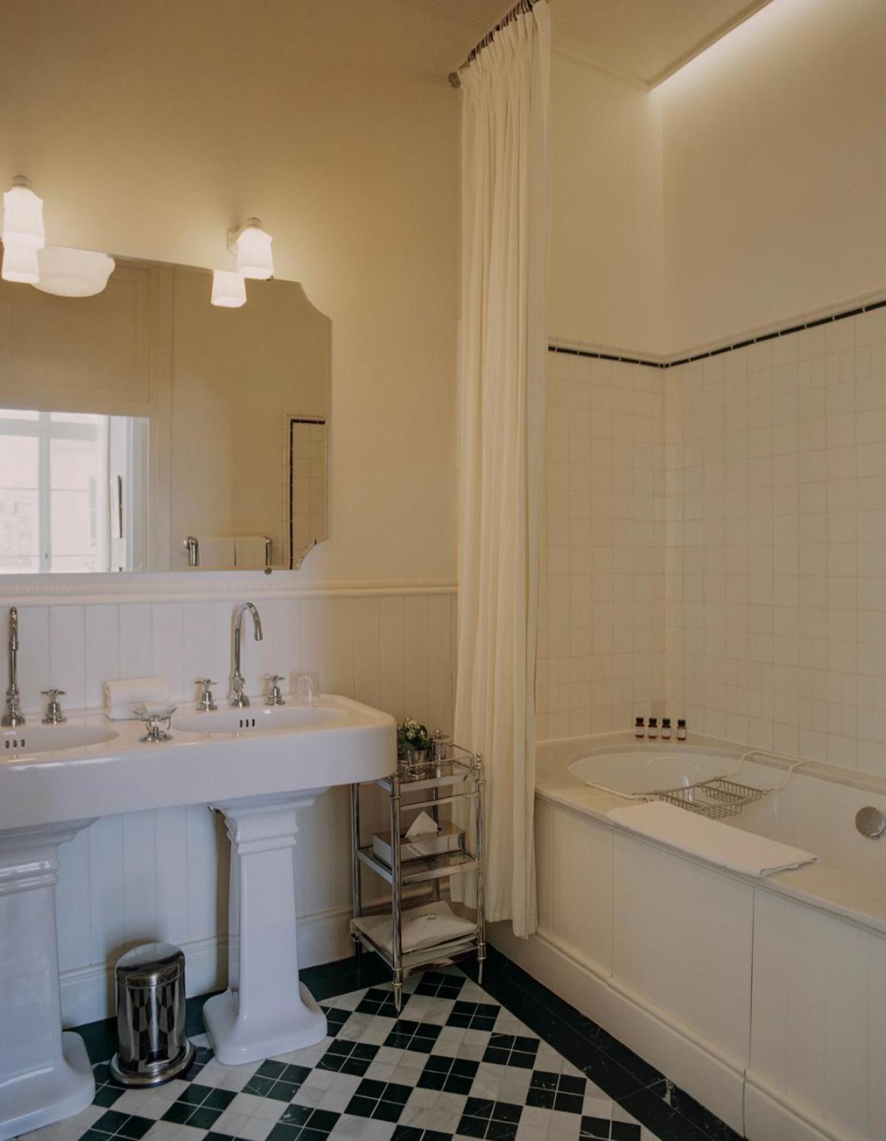 Chateau Voltaire Paris