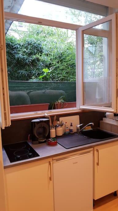 Charming In A Courtyard In Apartment Paris
