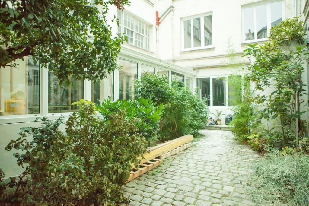 Apartment Charming In A Courtyard In Paris