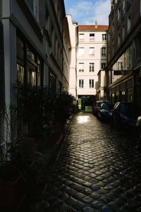 Charming In A Courtyard In Apartment