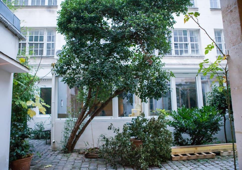 Charming In A Courtyard In Apartment *