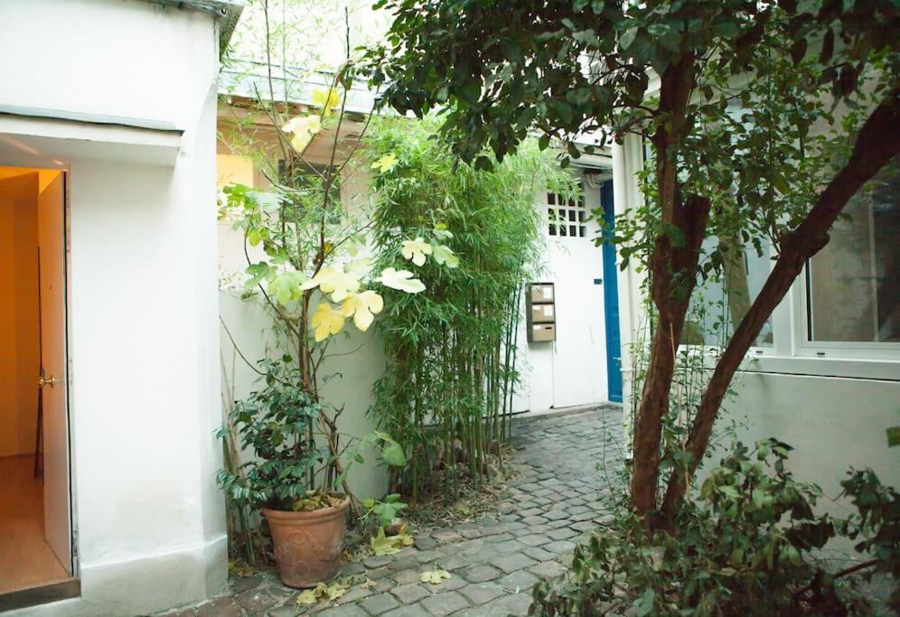 Apartment Charming In A Courtyard In Paris