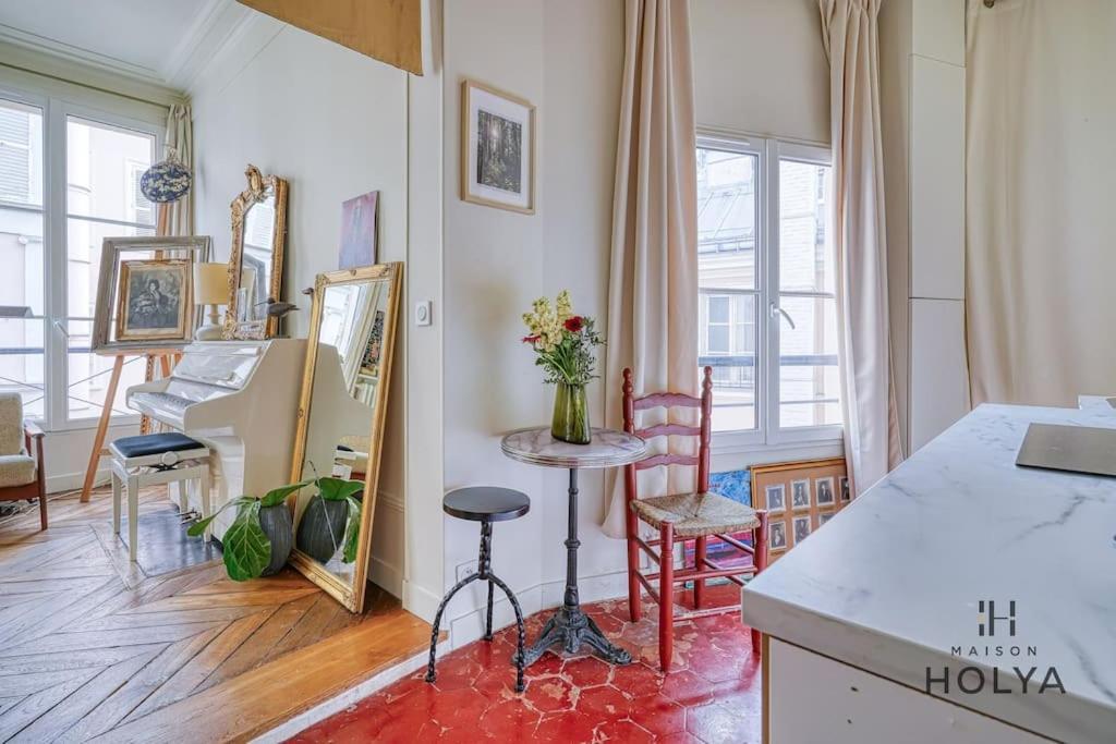 Appartement Charmant 2 Pieces Au Coeur De Faubourg-montmartre - 182c Paris