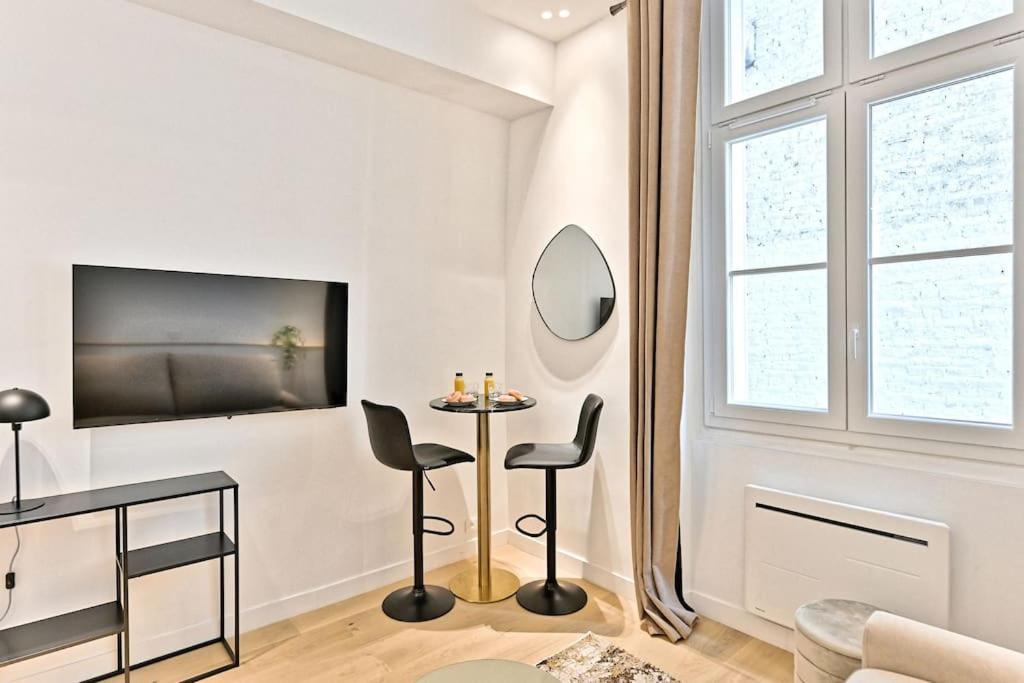 Chic Au Centre Du Sentier Apartment