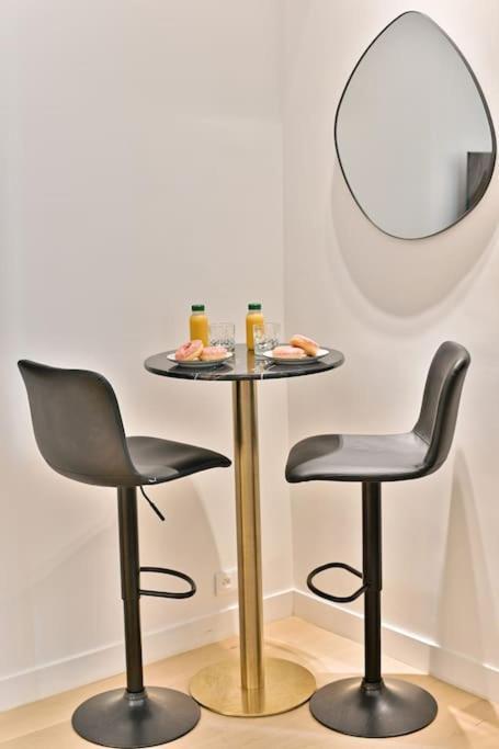 Chic Au Centre Du Sentier Apartment
