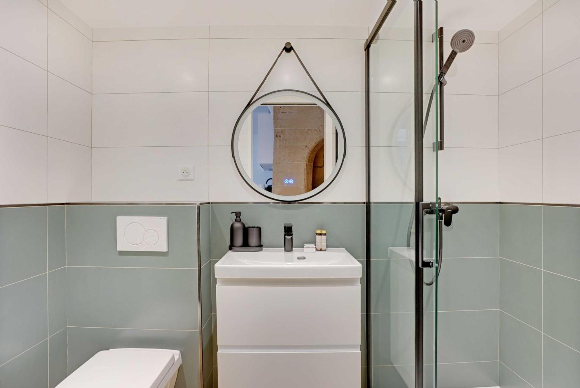 Magnifique Appt Avec 2 Salons- 1bd-6p - Notre-dame *
