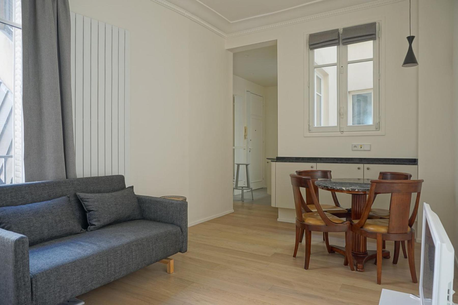 Rue Chateaubriand - 8 Apartment *