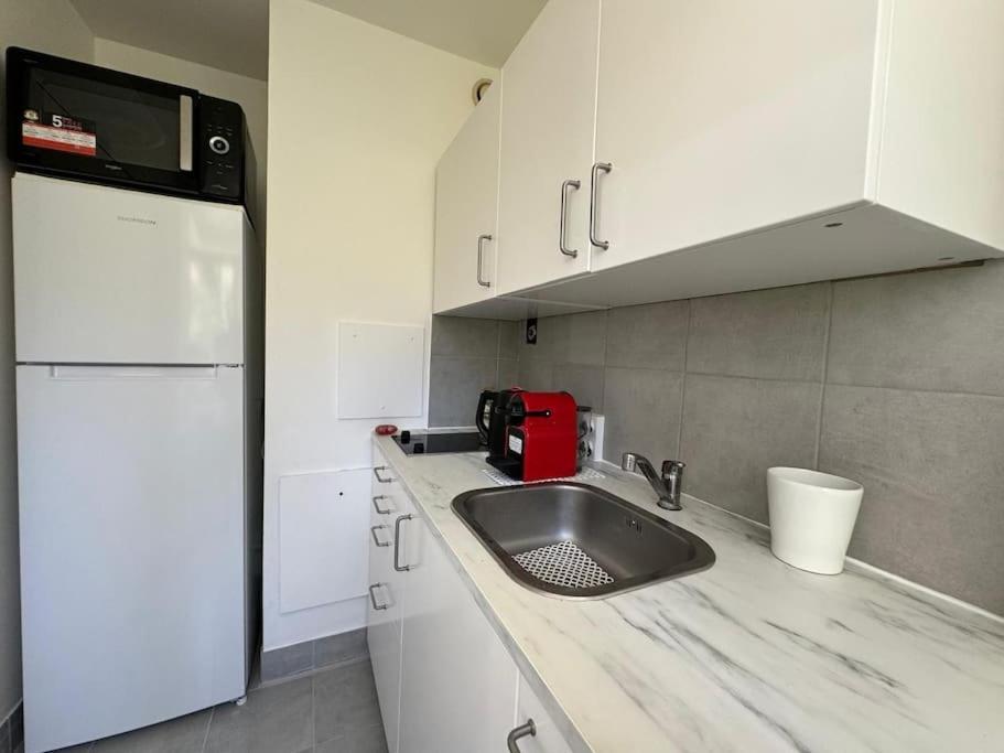 Stylish 1br With Peaceful Garden In 18th District Apartment