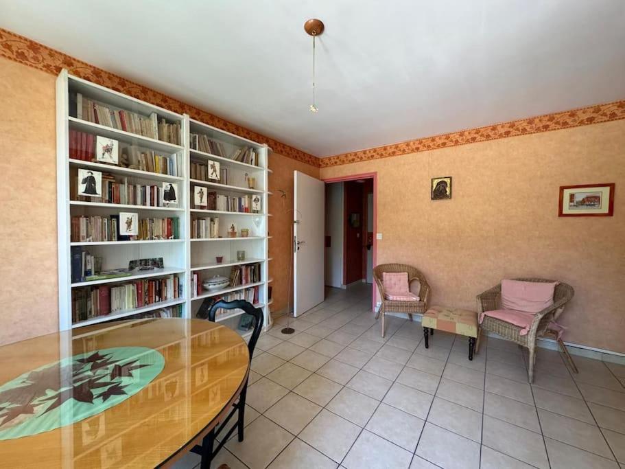 Apartment Stylish 1br With Peaceful Garden In 18th District Paris