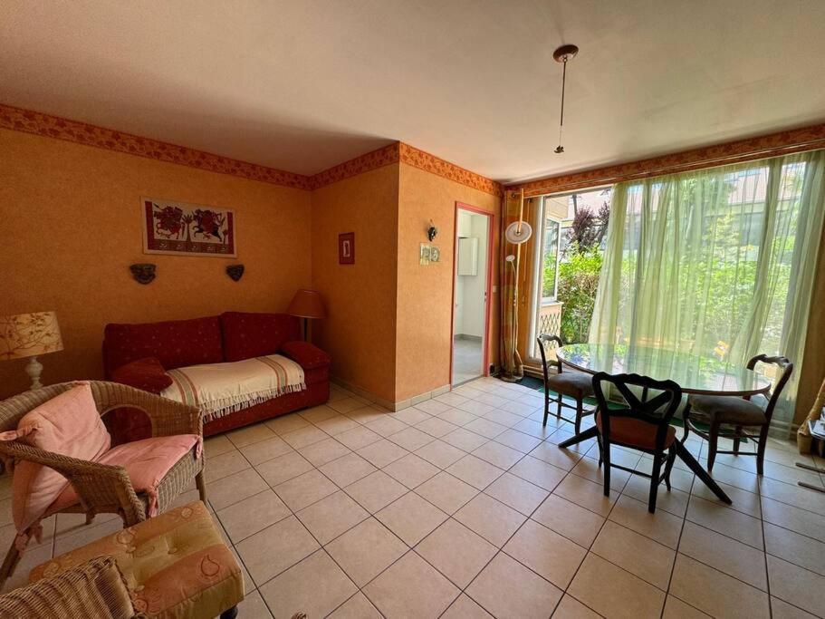 Apartment Stylish 1br With Peaceful Garden In 18th District