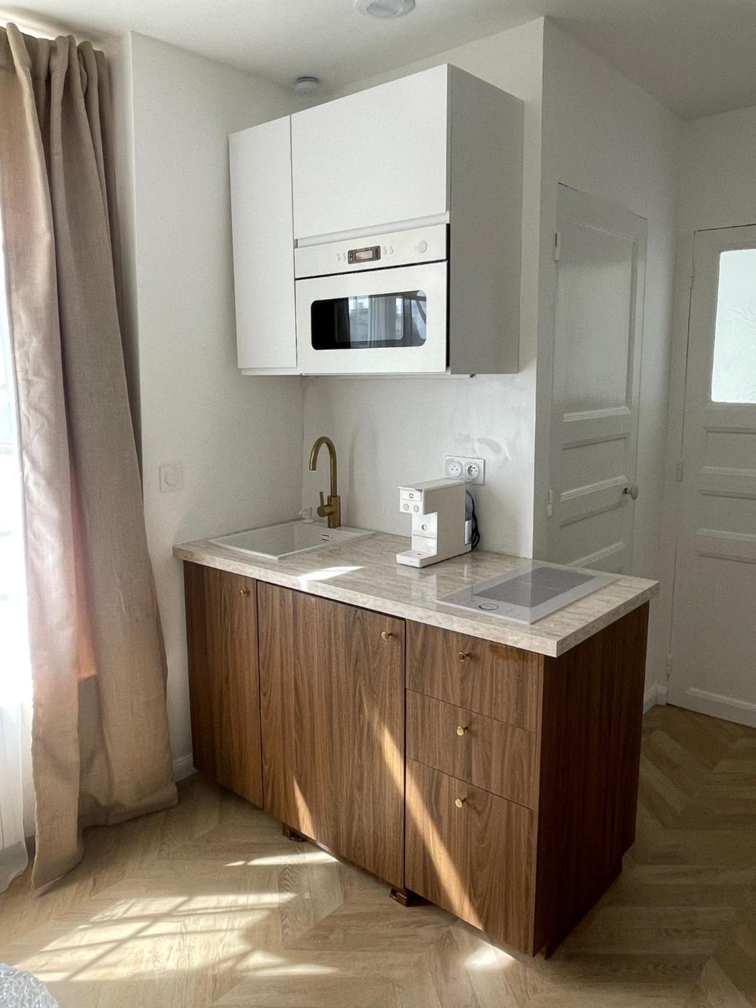 Apartment Perche Sur Les Toits, 16 Eme Quartier Calme Securise- Proche Quai Seine Paris