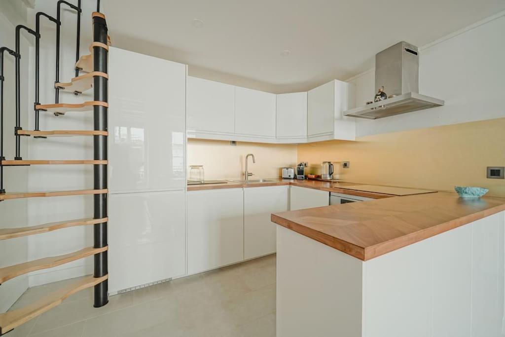 2 Bedroom With The Location Of In 2nd Arr Paris