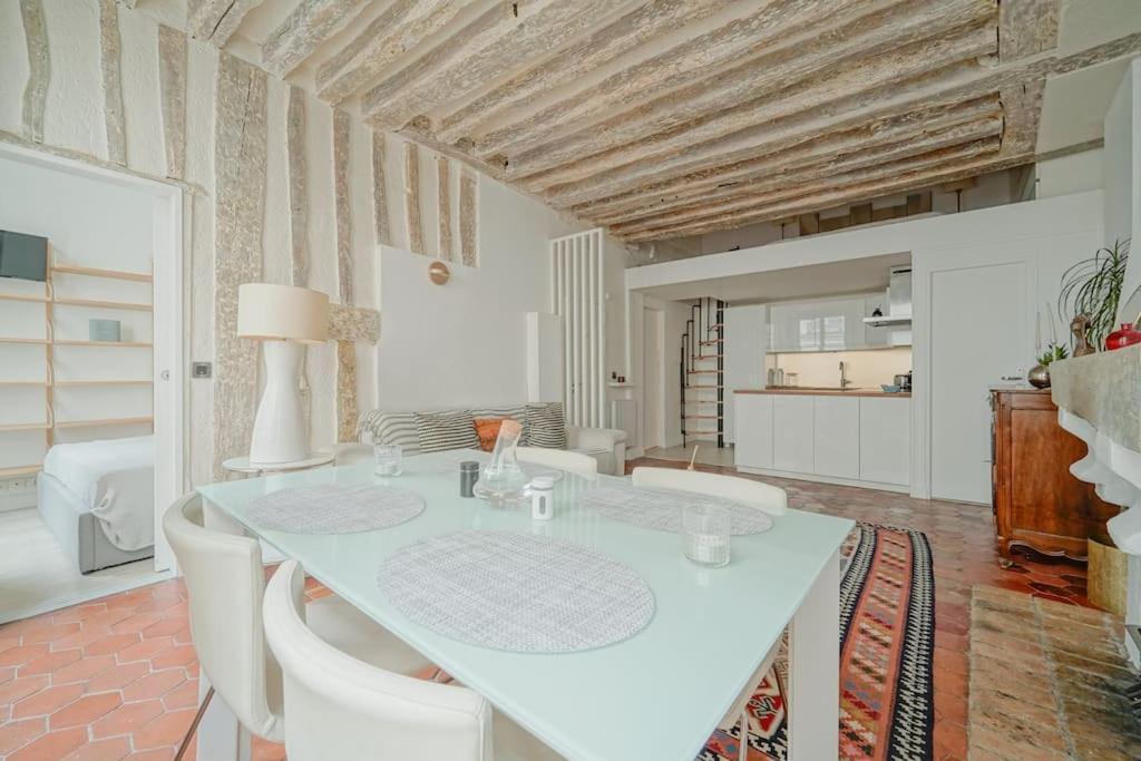 2 Bedroom With The Location Of In 2nd Arr Apartment Paris