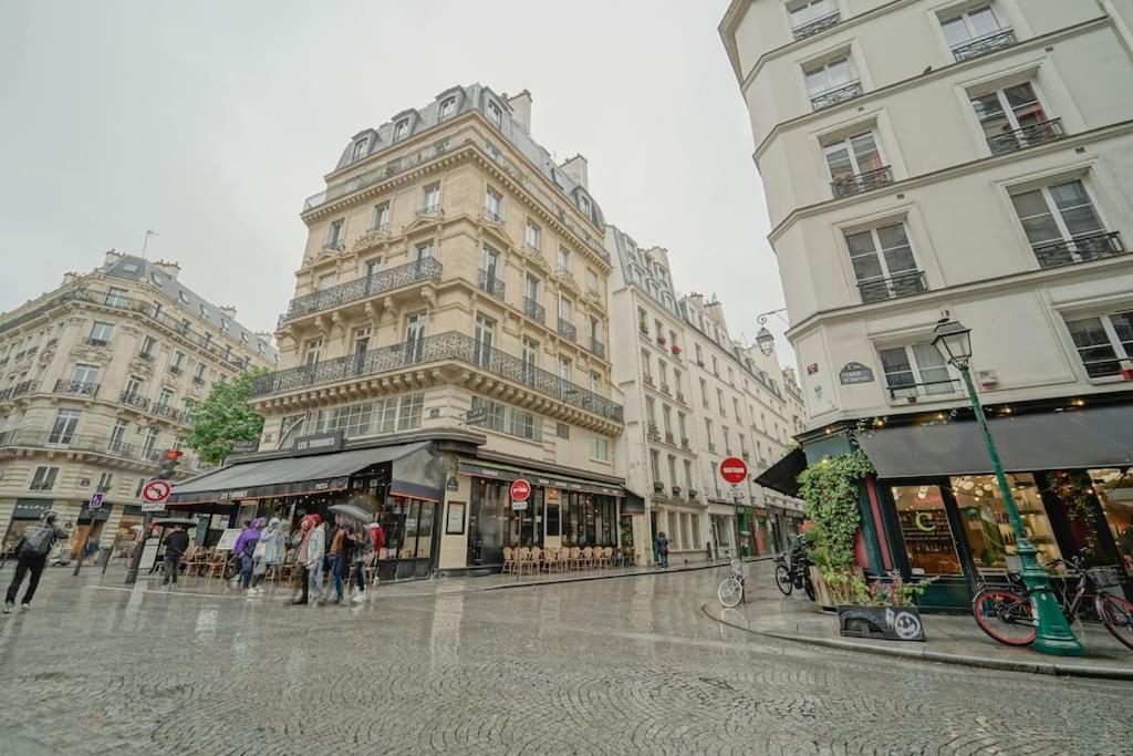 Apartment 2 Bedroom With The Location Of In 2nd Arr Paris