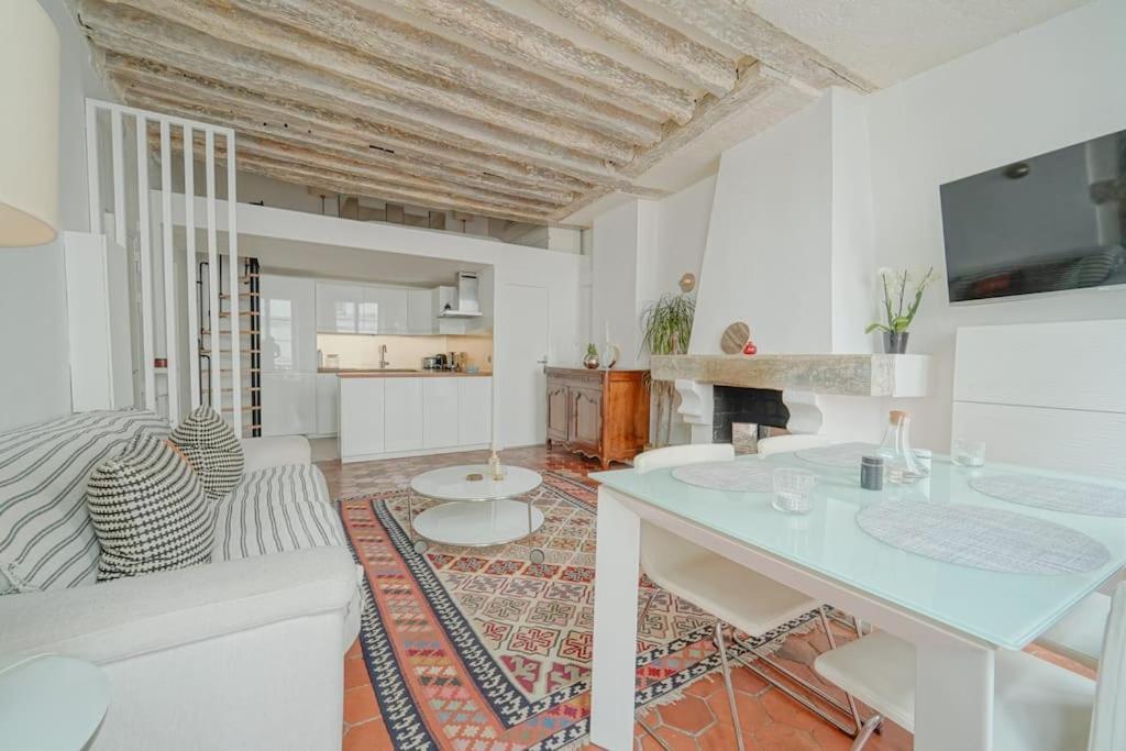 Apartment 2 Bedroom With The Location Of In 2nd Arr