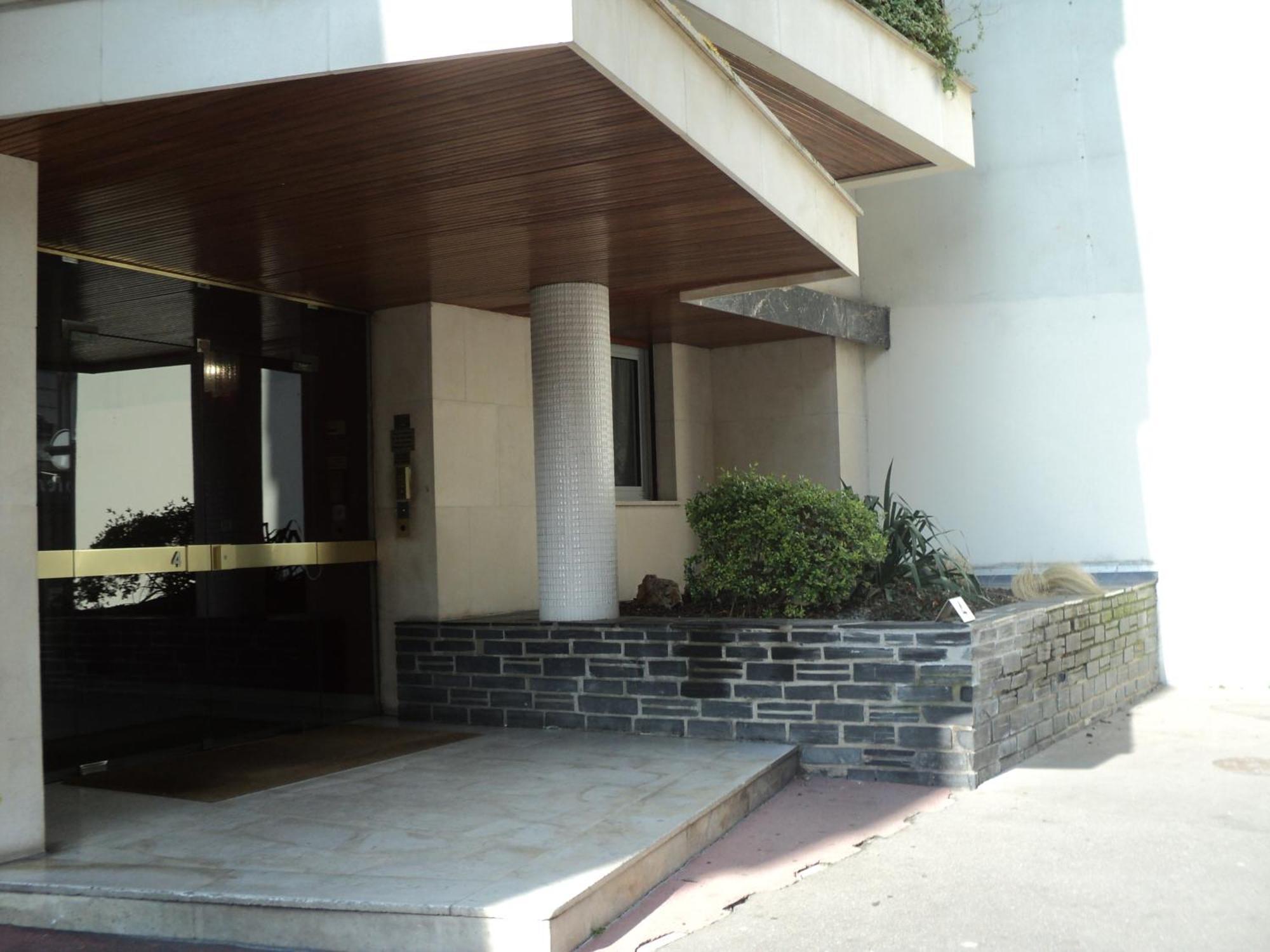 Studette Meublee, Ranelagh 16e Apartment
