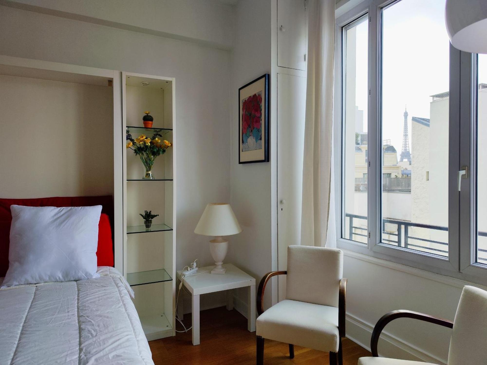 Avenue Franklin Roosevelt - 8 * Paris