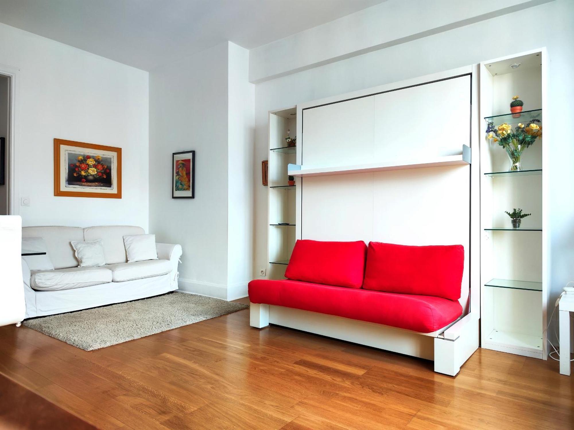 Avenue Franklin Roosevelt - 8 *