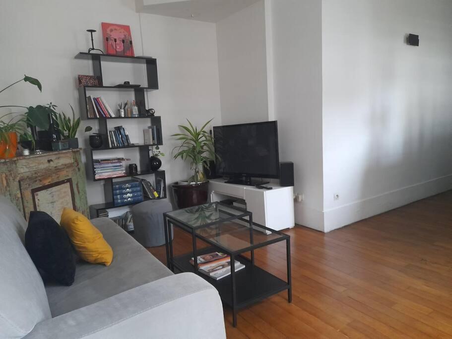 Cozy In Apartment Paris