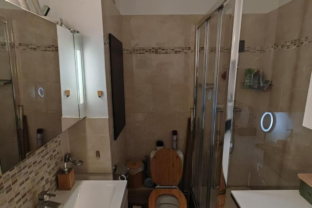 T2 Meuble 1 Er Etage Dans Un Quartier Calme A 17 Apartment