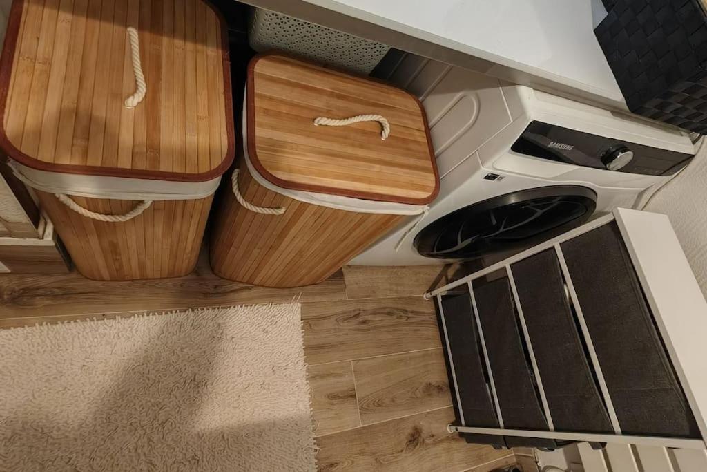 T2 Meuble 1 Er Etage Dans Un Quartier Calme A 17 Apartment Paris