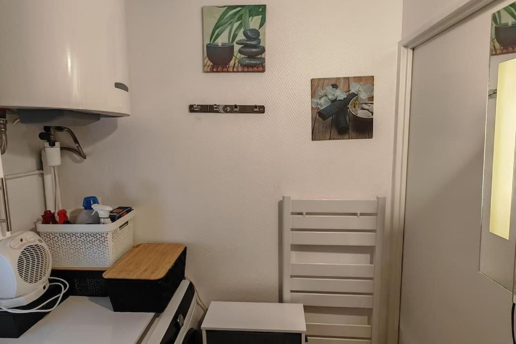 T2 Meuble 1 Er Etage Dans Un Quartier Calme A 17 Paris