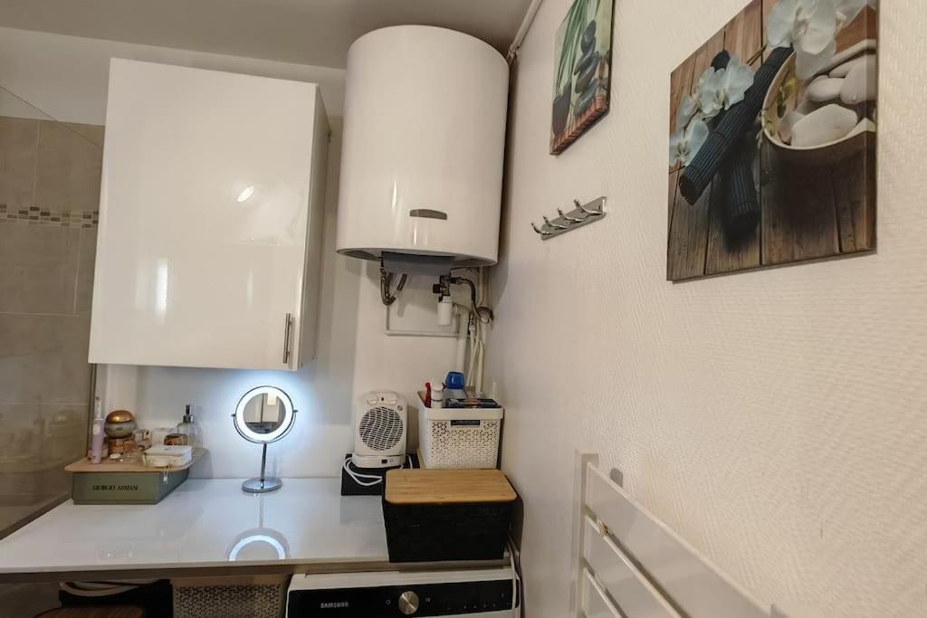 Apartment T2 Meuble 1 Er Etage Dans Un Quartier Calme A 17