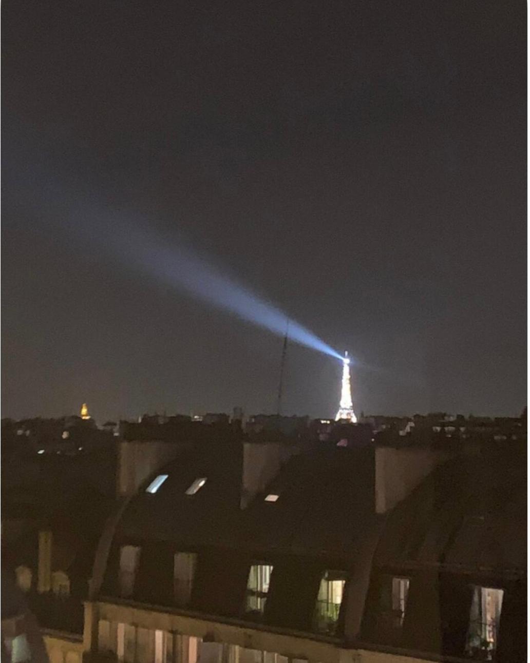 Amazing Eiffel Views Cool Area