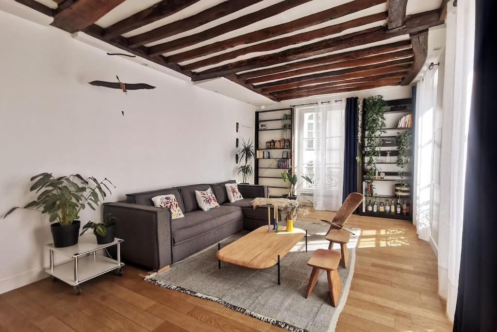 Apartment Place Des Vosges, 2 6 P *