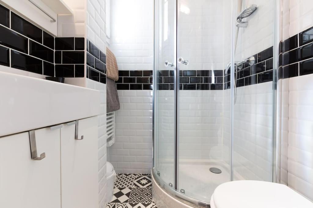 Charming Flat In Montmartre Apartment *
