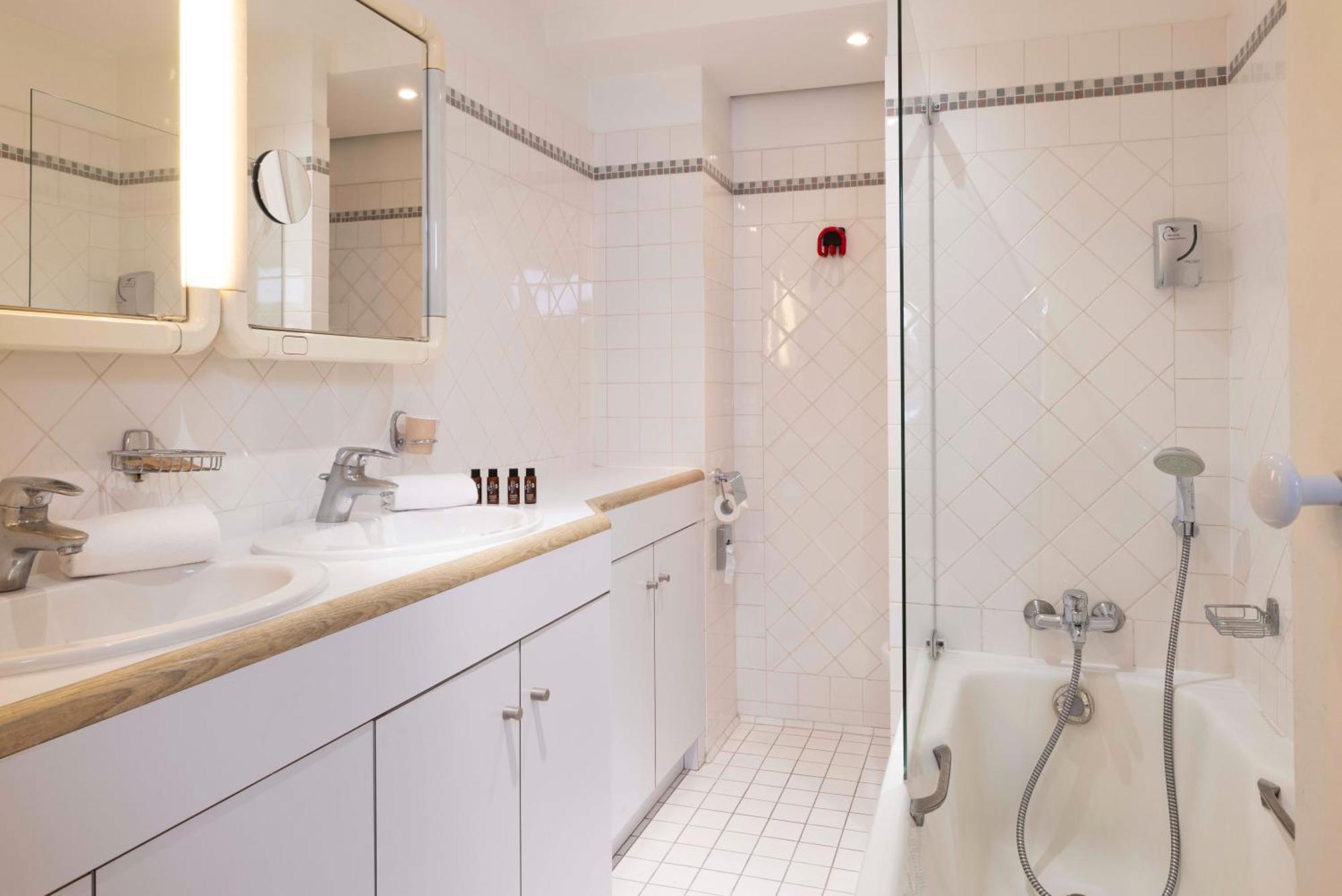 Saint Pierre Hotel Paris