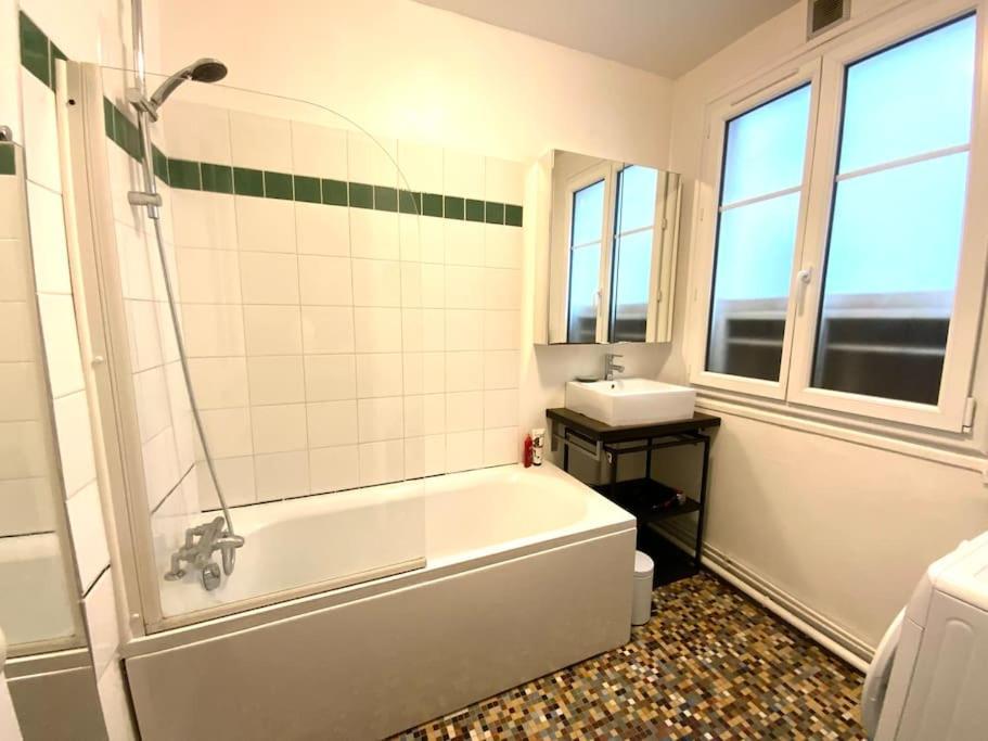 Beau 2p Au Pied De Montmartre Apartment *