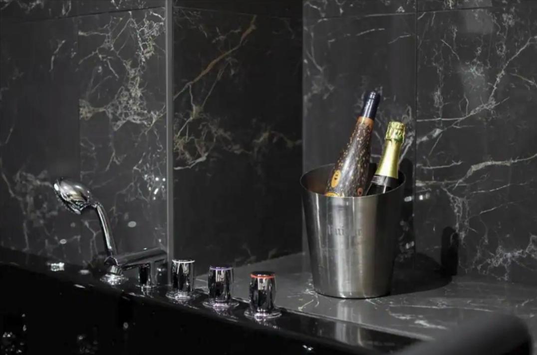 Magnifique Avec Sauna Et Jacuzzi Appartement *