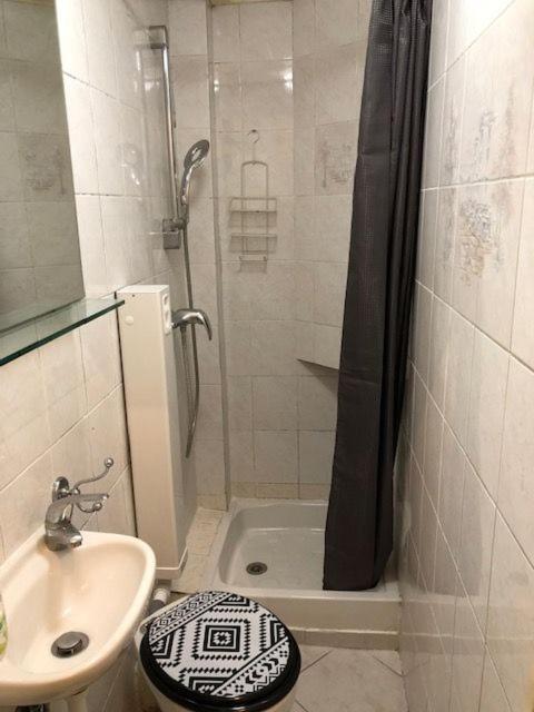 Apartment 11e Paris
